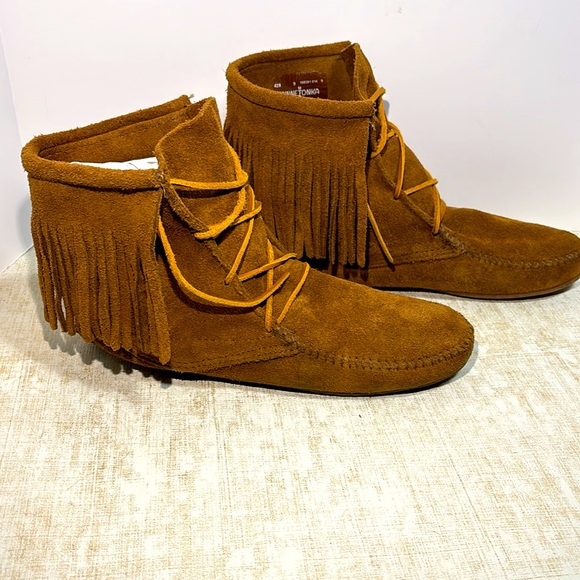 Minnetonka Women's 9 Moccasins Suede Fringe Lace Up Ankle Boots - Picture 3 of 11